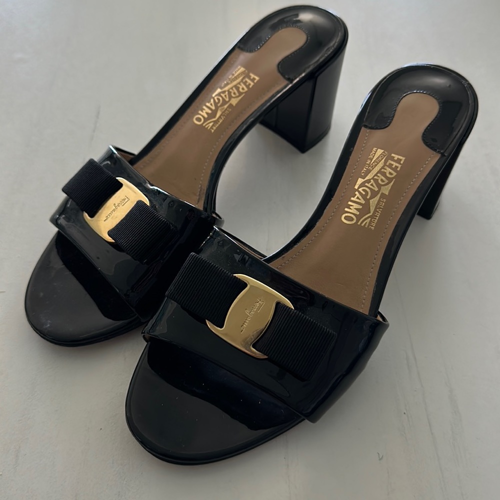Ferragamo block heel sandals blk patent leather